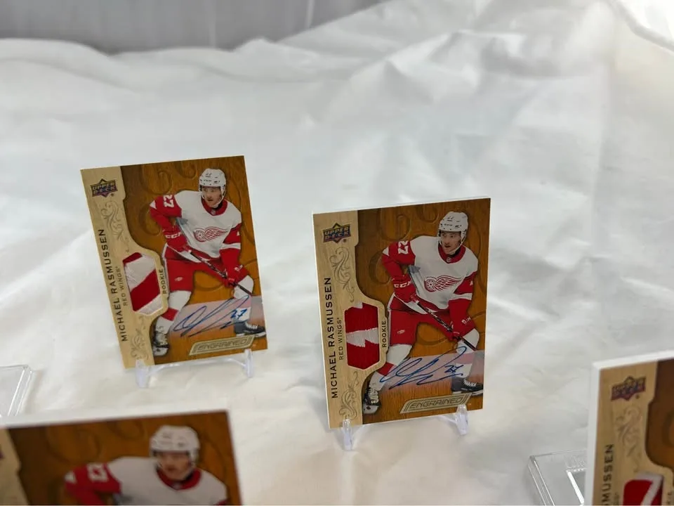 Lot Of 9 2018-19 UD Engrained Michael Rasmussen RPA /65 image indicator(5)