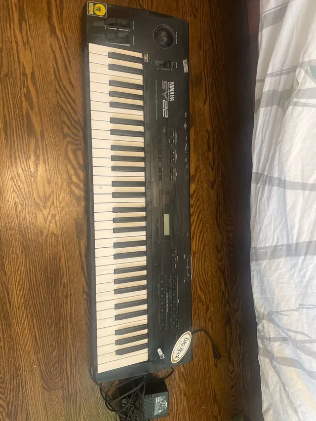 Yamaha SY22 Synthesizer