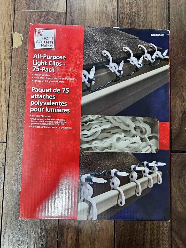 Christmas Light Clips (75pcs)