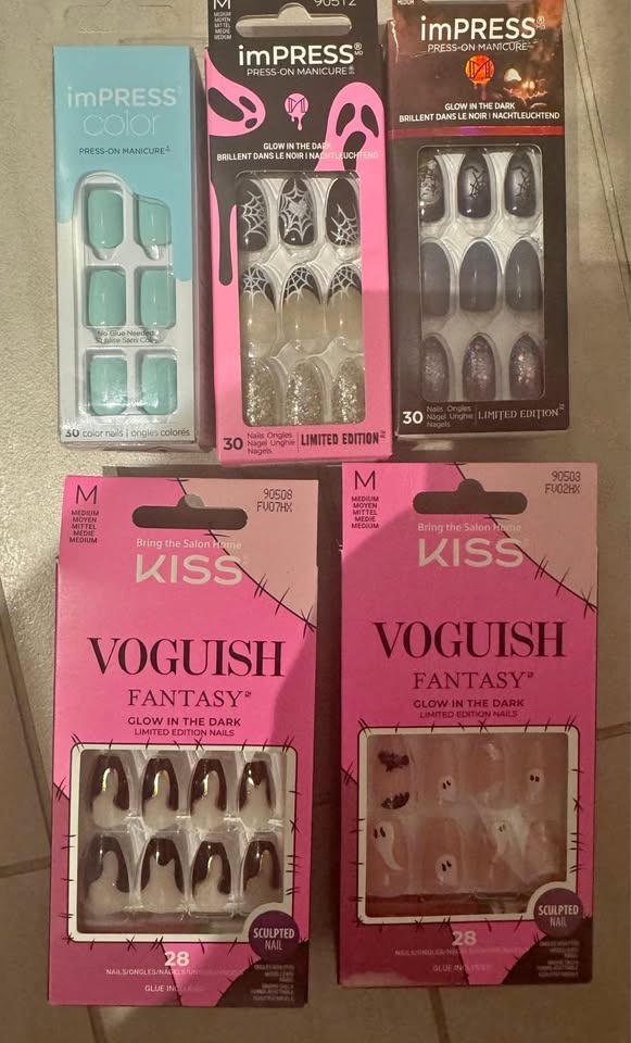 Brand new fake nail sets