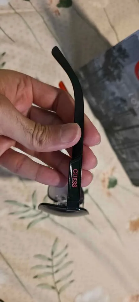 Guess sunglasses image indicator(3)