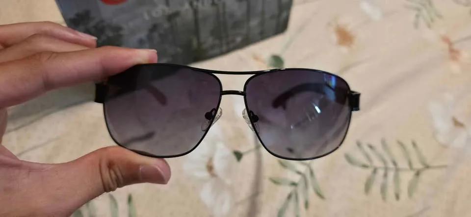 Guess sunglasses image indicator(4)