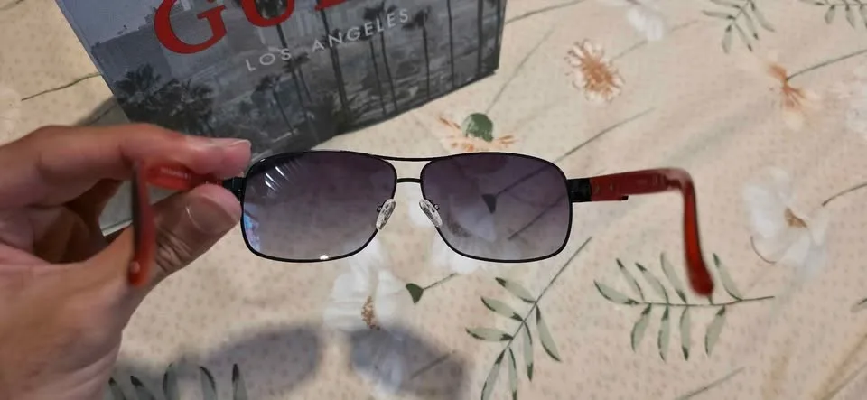 Guess sunglasses image indicator(6)