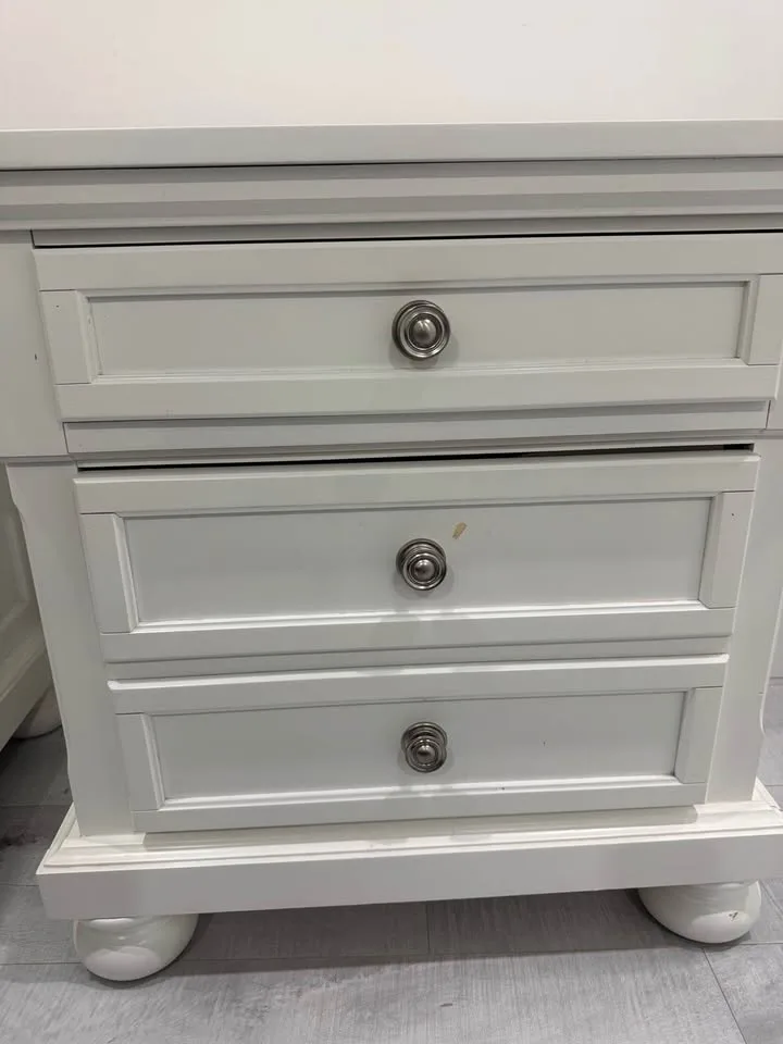 Ashley Robbinsdale nightstand like new image indicator(4)