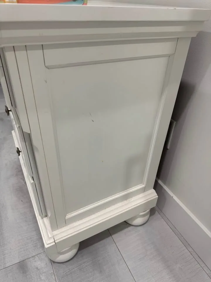 Ashley Robbinsdale nightstand like new image indicator(6)