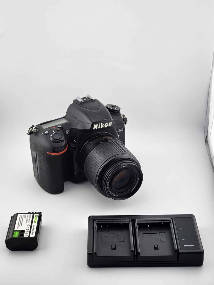 Nikon d750 with 55-200mm lens 2 battery