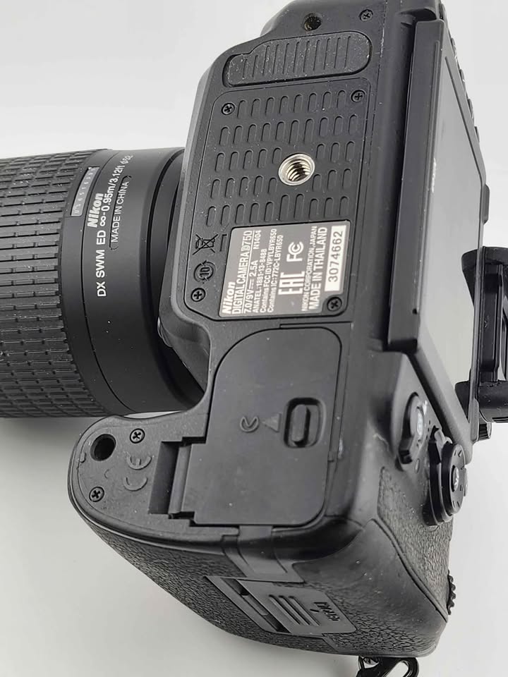 Nikon d750 with 55-200mm lens 2 battery - photo 3