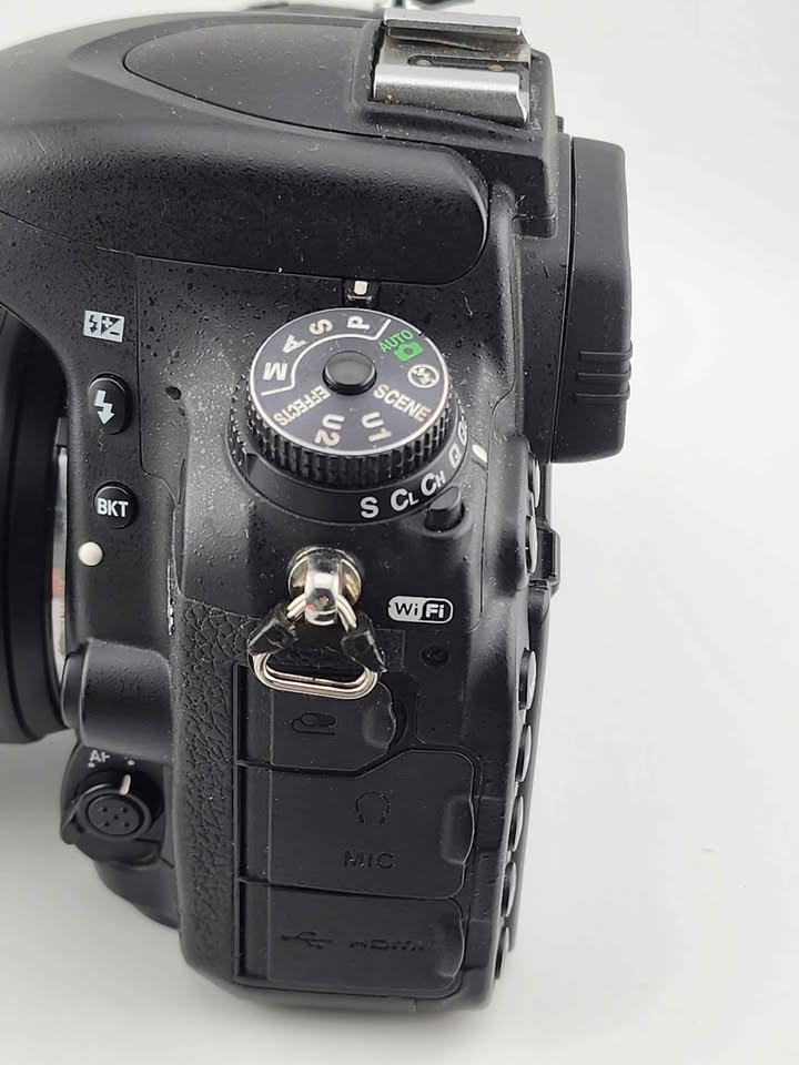 Nikon d750 with 55-200mm lens 2 battery - photo 5