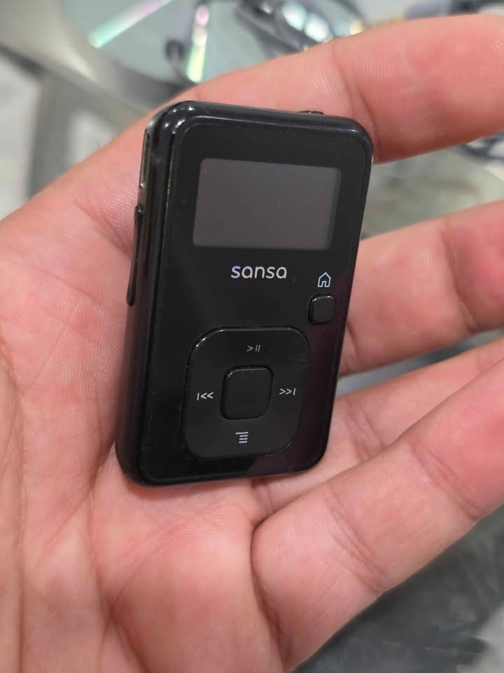 SanDisk Sansa Clip+ 8GB MP3 Player - Black - photo 4