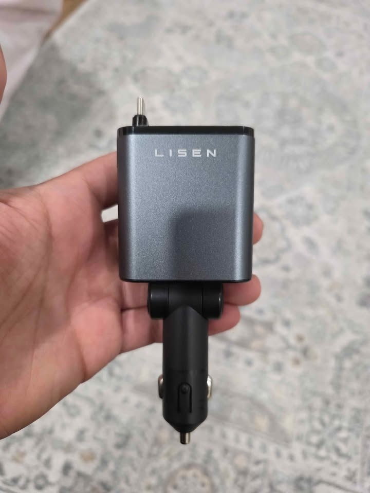 LISEN Retractable Car Charger - photo 2