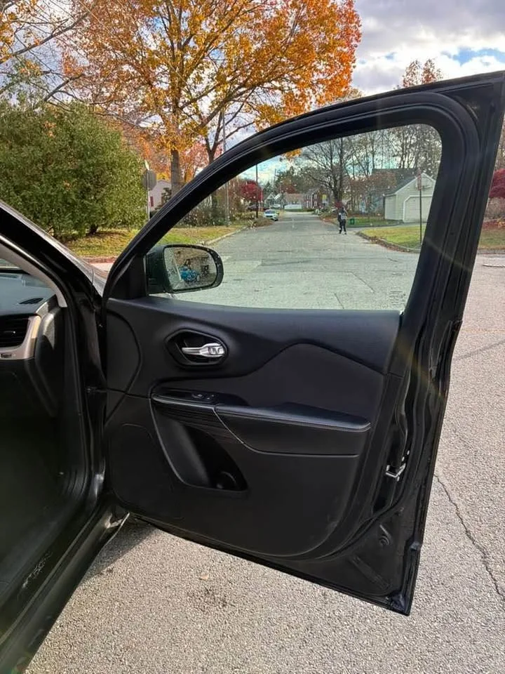 2014 Jeep Cherokee Latitude 4D S image indicator(4)