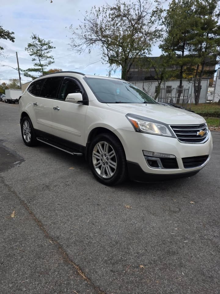 2013 Chevrolet Traverse · LT 2013 AWD 3.6 L - photo 2