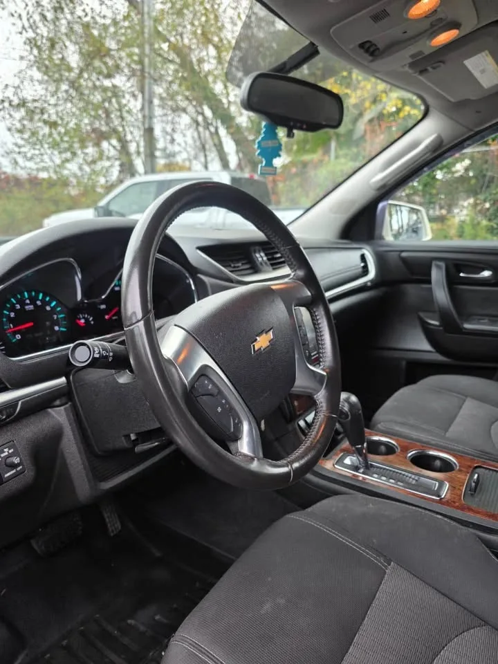 2013 Chevrolet Traverse · LT 2013 AWD 3.6 L image indicator(9)