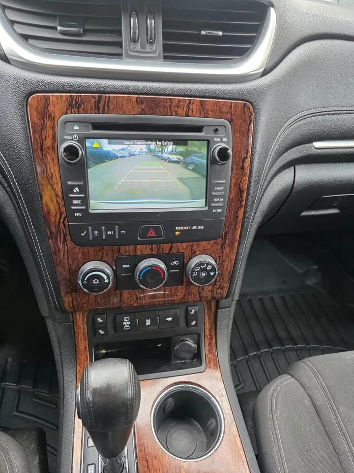 2013 Chevrolet Traverse · LT 2013 AWD 3.6 L image indicator(10)