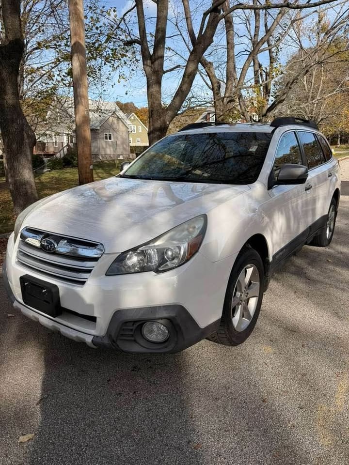 2013 Subaru Outback · Subaru outback premium - photo 2
