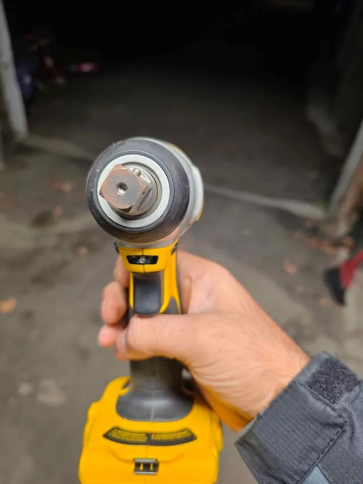 DEWALT DC820 CORDLESS IMPACT WRENCH Type: 2 18VDC image indicator(4)