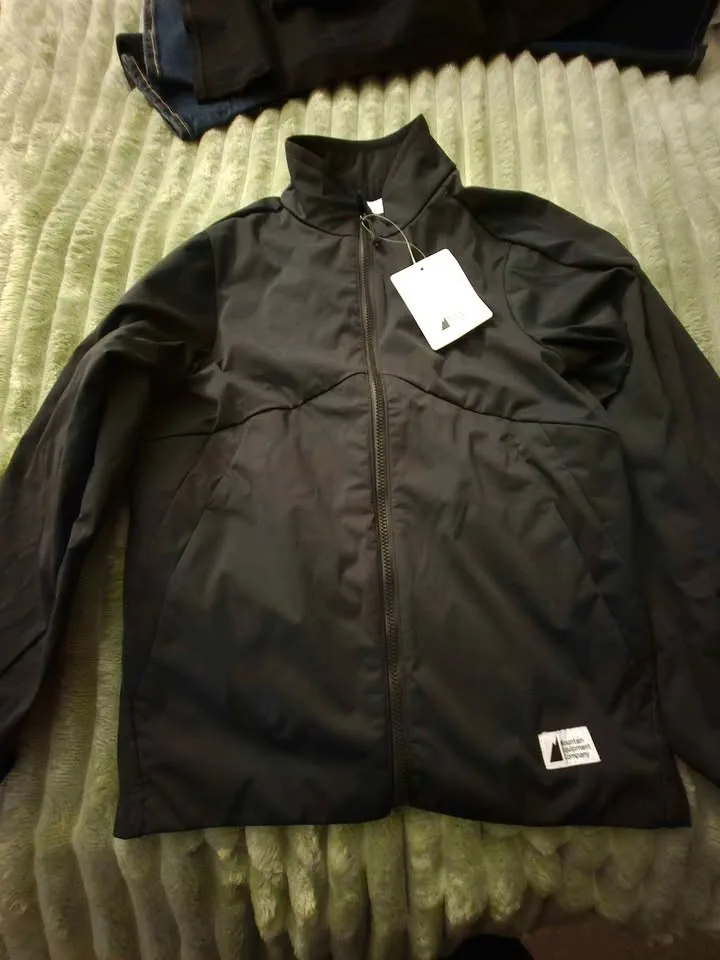 Boys MEC soft shell jacket size 10 image indicator(3)