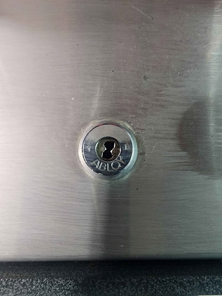 Heavy-Duty Storage Box w/ Abloy Lock.**Super Secure** - photo 5