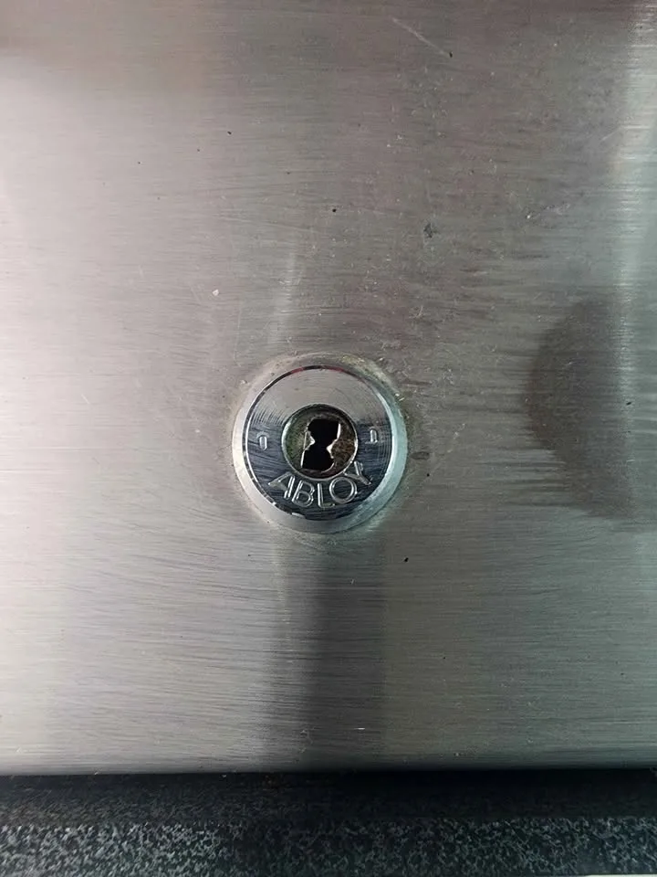 Heavy-Duty Storage Box w/ Abloy Lock.**Super Secure** image indicator(5)