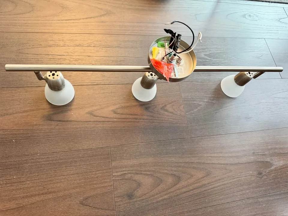 Track Light + 3 LED Light Bulbs (New) image indicator(3)