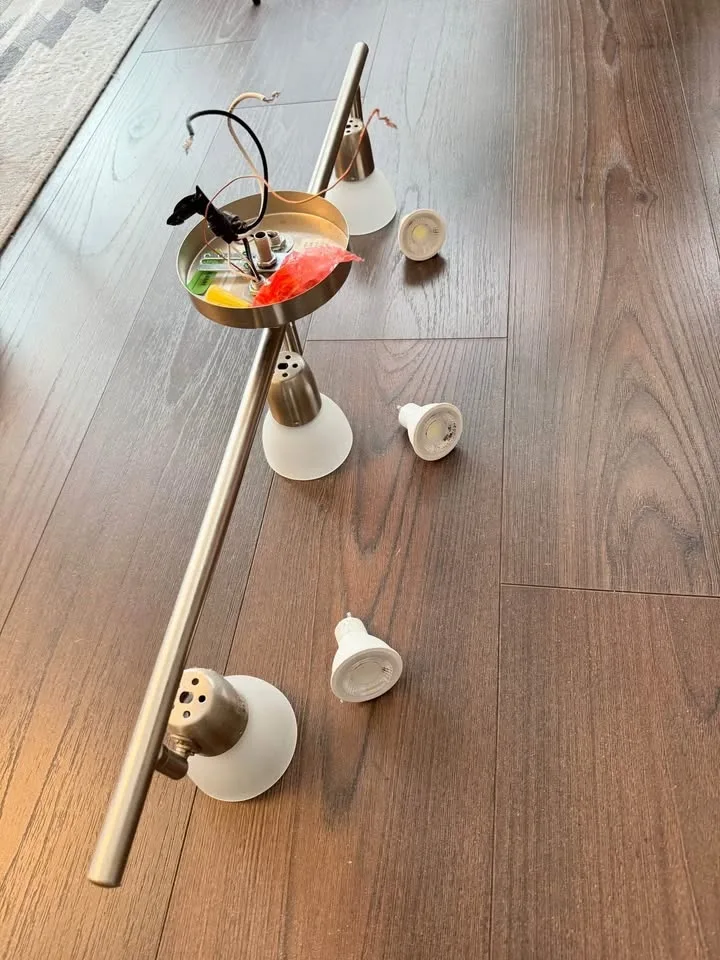 Track Light + 3 LED Light Bulbs (New) image indicator(5)