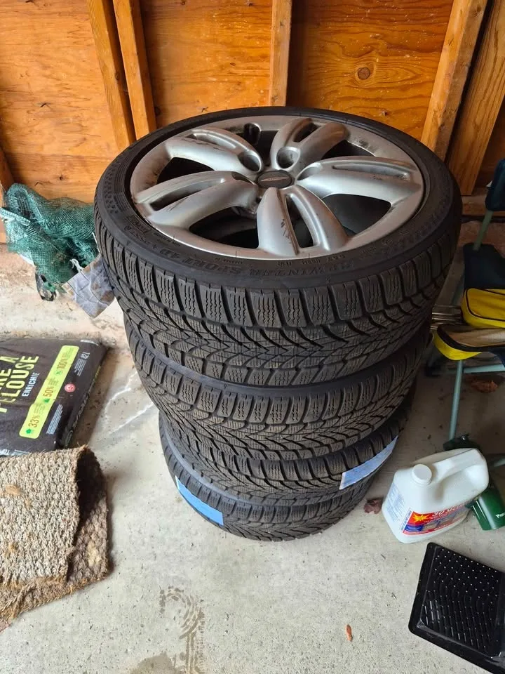 Mini JCW winter tire set image indicator(4)