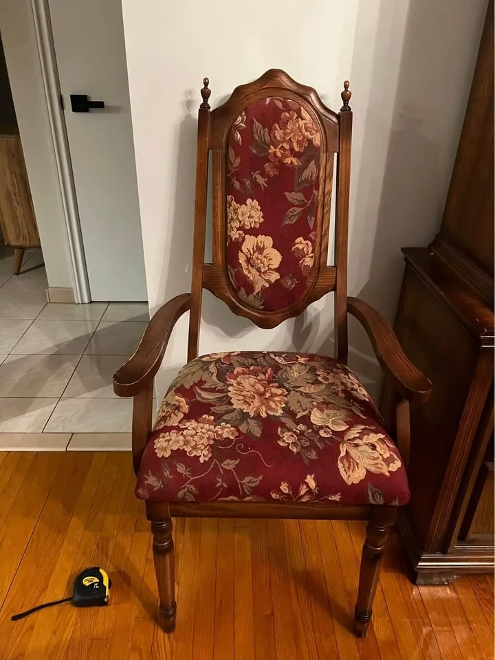 Vintage dining room table, display hutch and chairs image indicator(4)