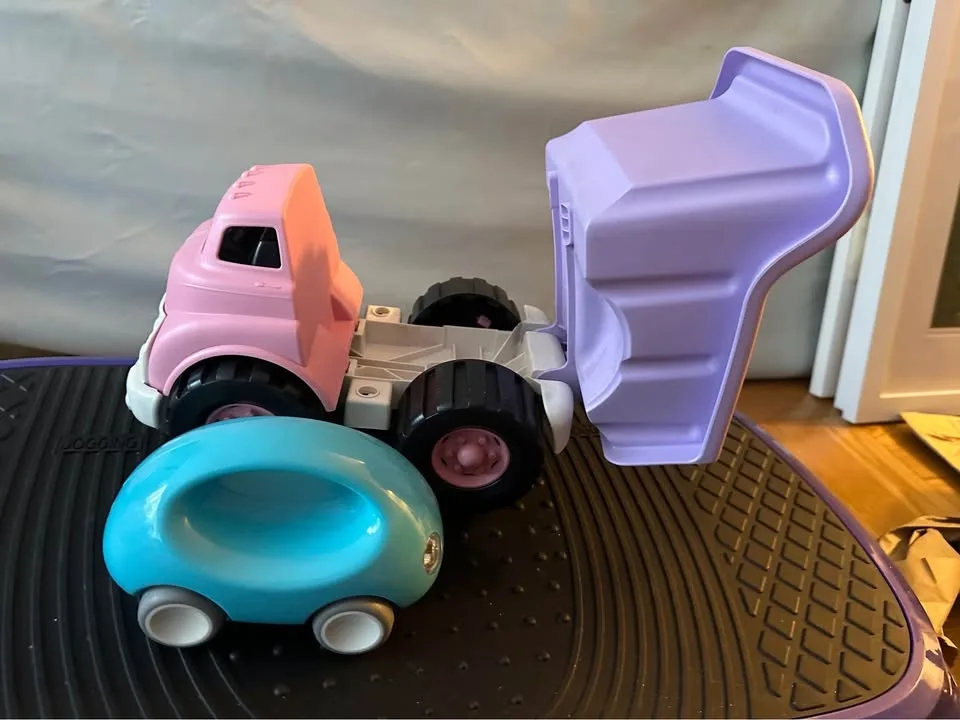 Great condition toy cars! image indicator(2)