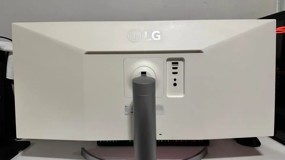 LG 34" UltraWide Monitor - 34WN650-W - Send Offers image indicator(2)