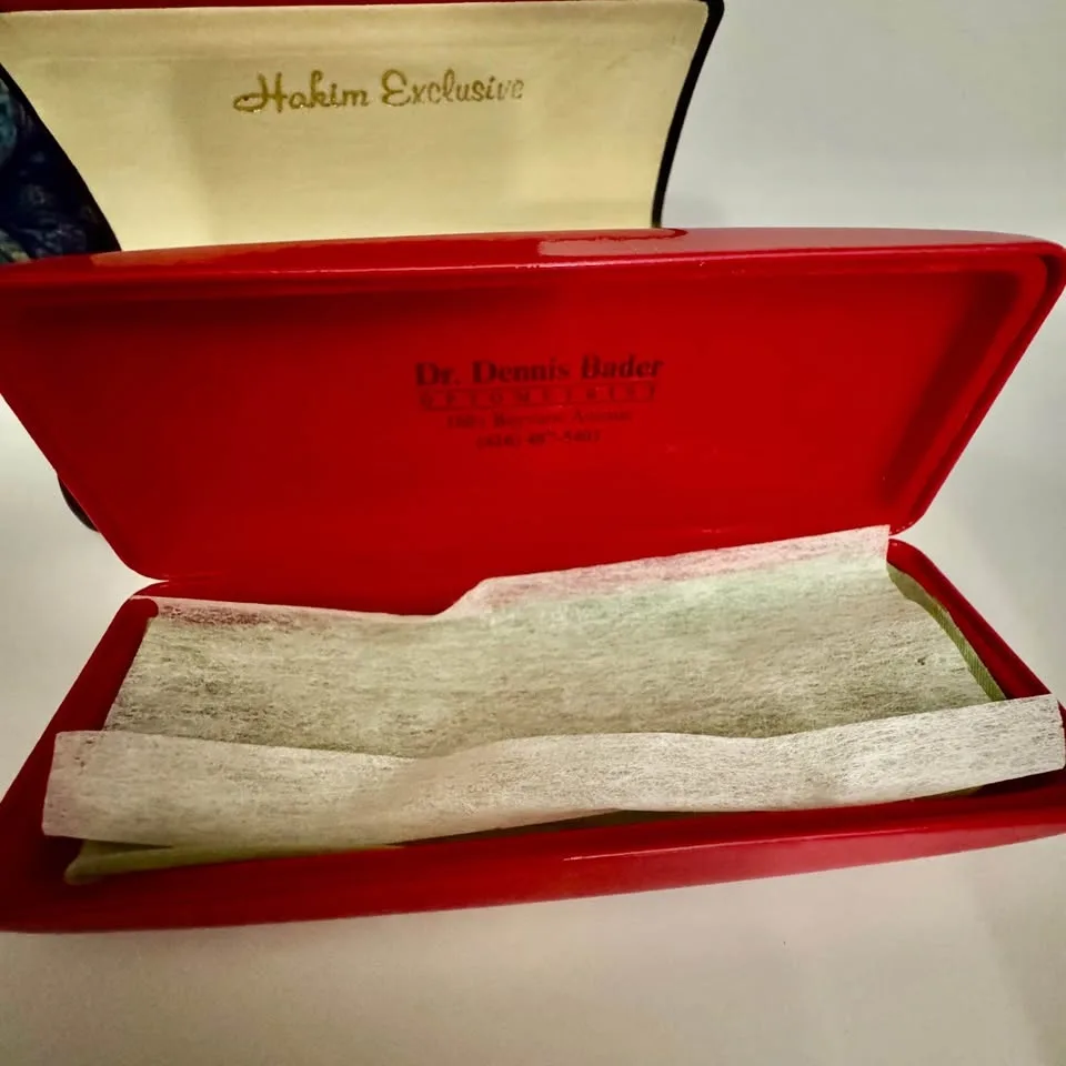 Set of 3 Vintage Hardshell Eyeglass Cases image indicator(4)