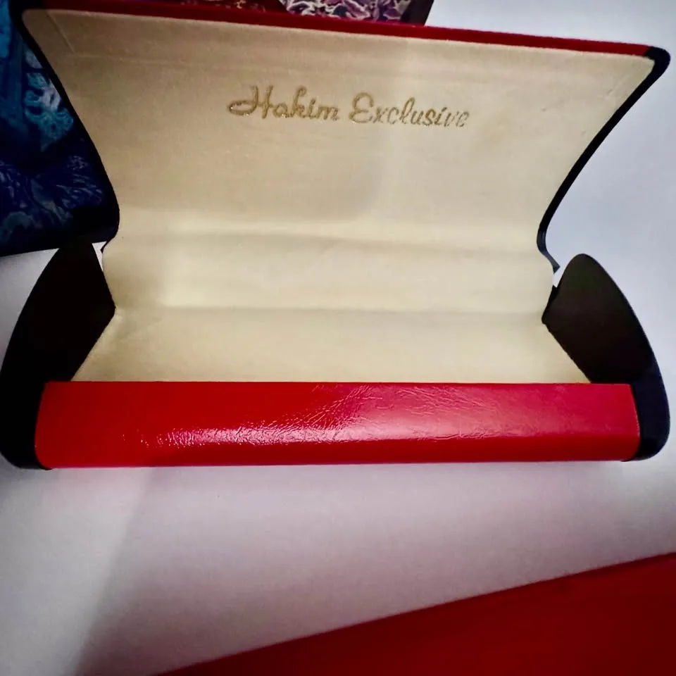 Set of 3 Vintage Hardshell Eyeglass Cases image indicator(5)