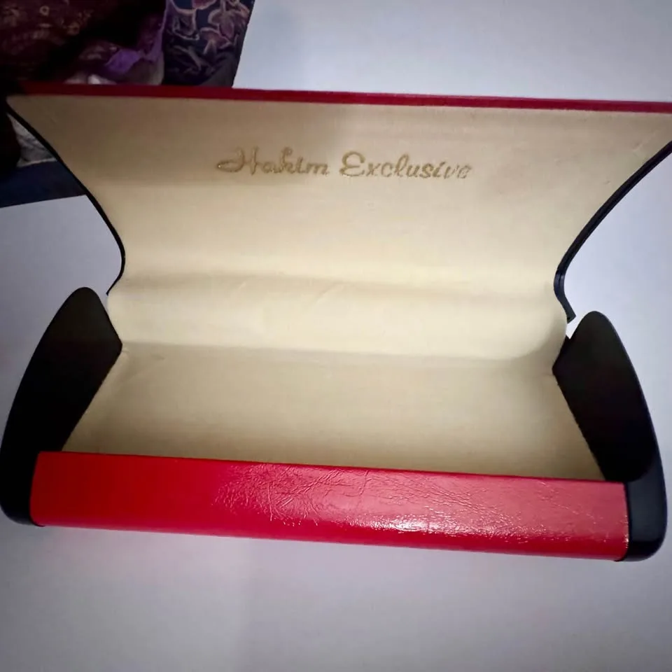 Set of 3 Vintage Hardshell Eyeglass Cases image indicator(6)