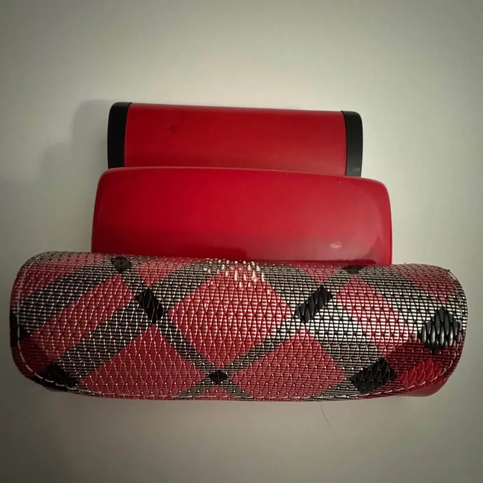 Set of 3 Vintage Hardshell Eyeglass Cases image indicator(8)