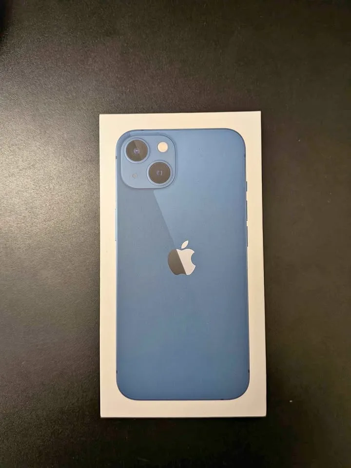 iPhone 13 box