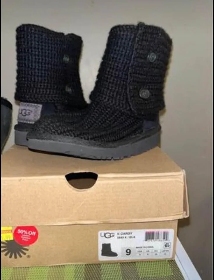 Girls Authentic Uggs winter boots. Black T Classic size 13 ($40) image indicator(3)