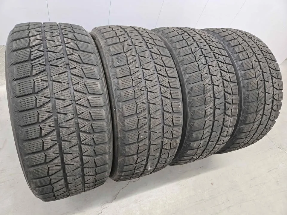 Bridgestone Blizzak Winter Tires- 245/50R18 image indicator(2)