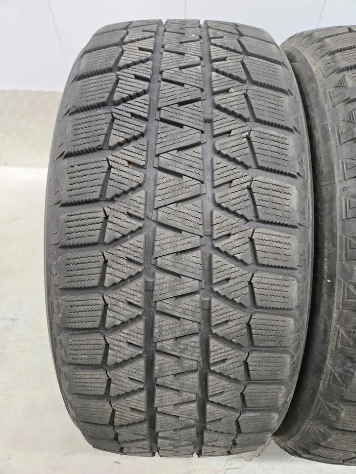 Bridgestone Blizzak Winter Tires- 245/50R18 image indicator(3)