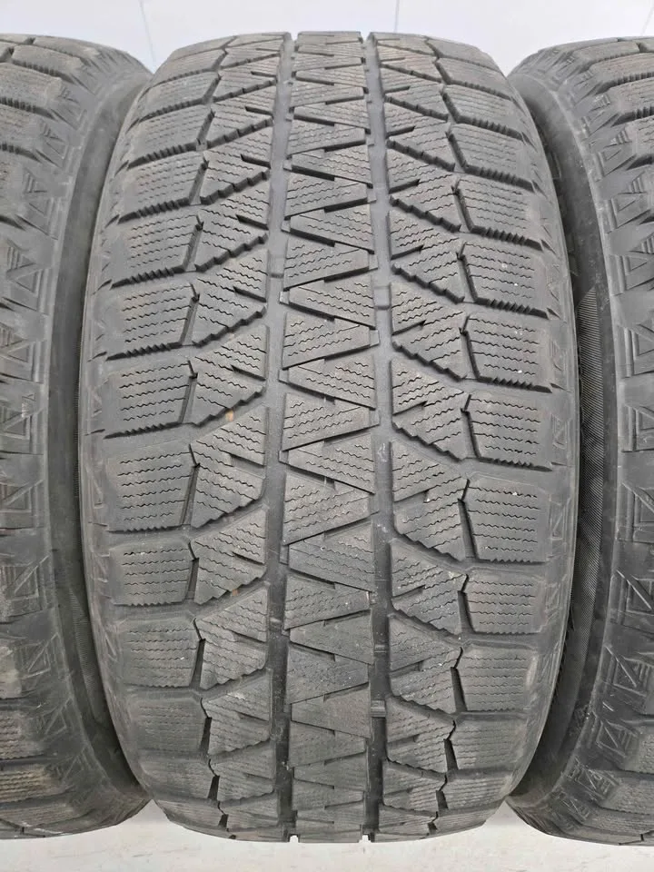 Bridgestone Blizzak Winter Tires- 245/50R18 image indicator(5)