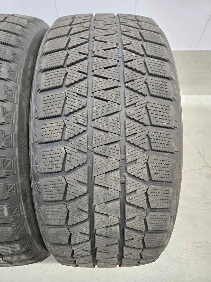 Bridgestone Blizzak Winter Tires- 245/50R18 image indicator(6)