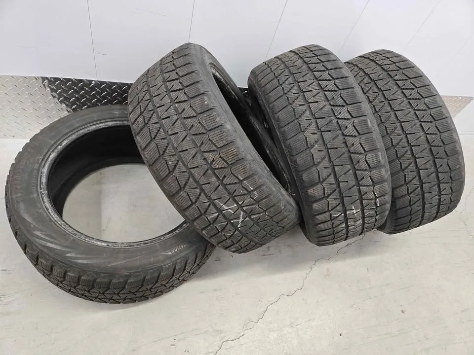 Bridgestone Blizzak Winter Tires- 245/50R18 image indicator(8)