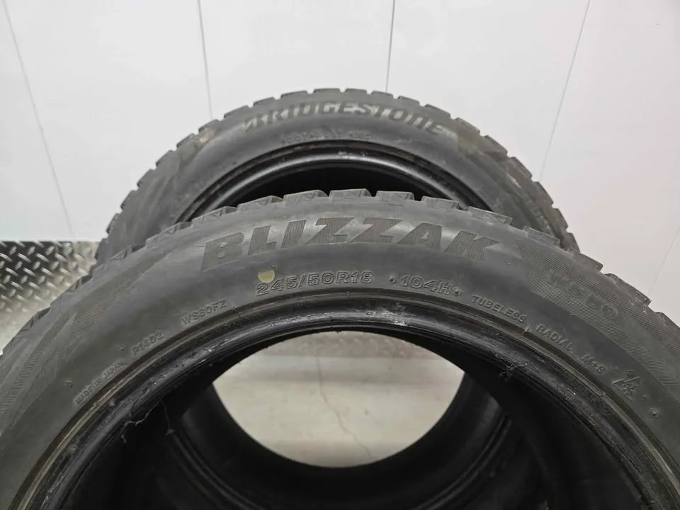Bridgestone Blizzak Winter Tires- 245/50R18 image indicator(9)