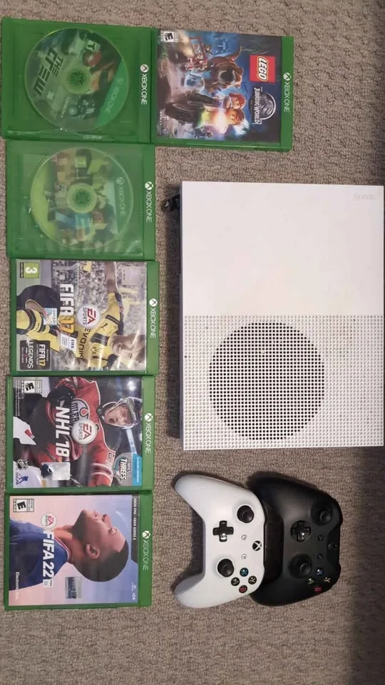 Xbox One S 500 GB **NEED GONE**