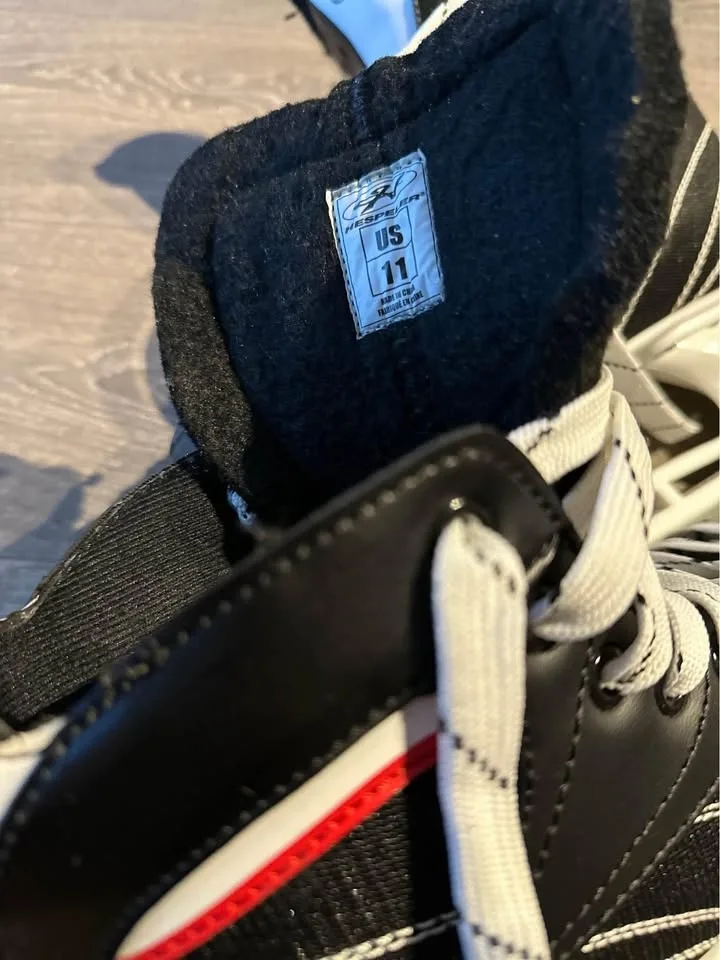Ice Skates Size 11 (Hespeler) image indicator(3)