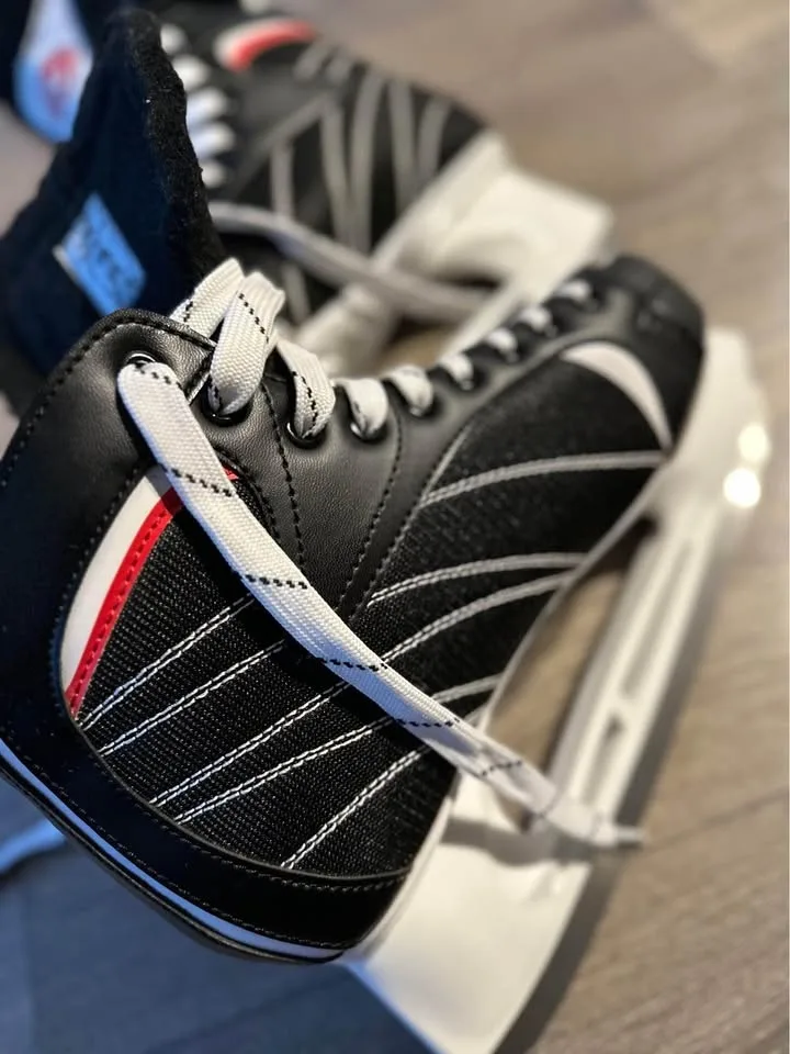 Ice Skates Size 11 (Hespeler) image indicator(4)