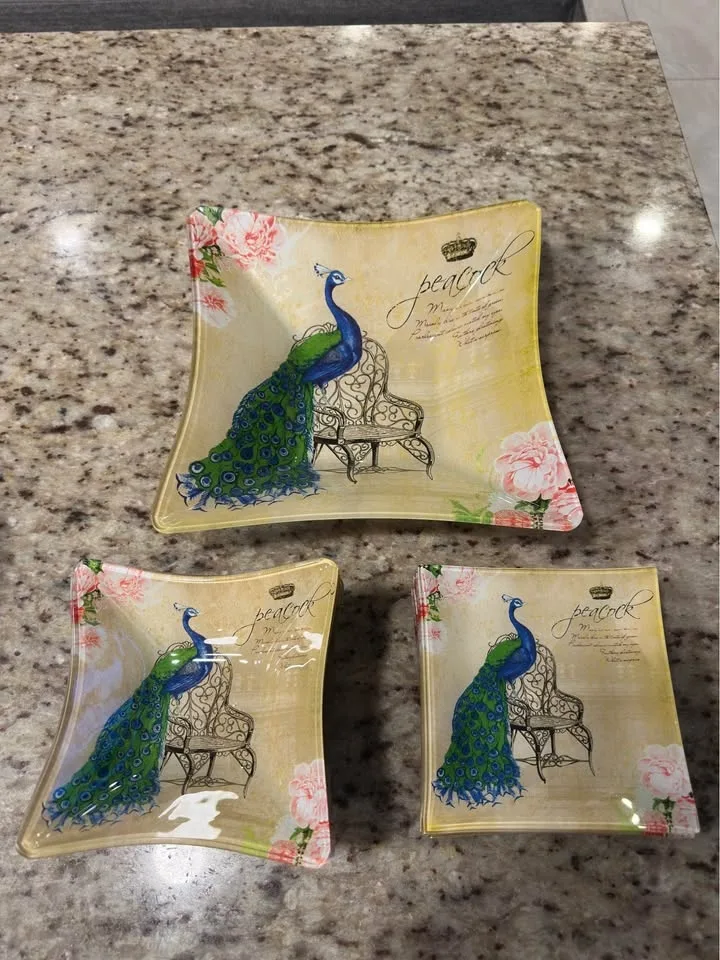 Set of 16 Peacock Decorative Plates and bowls plus 1 large bowl image indicator(5)