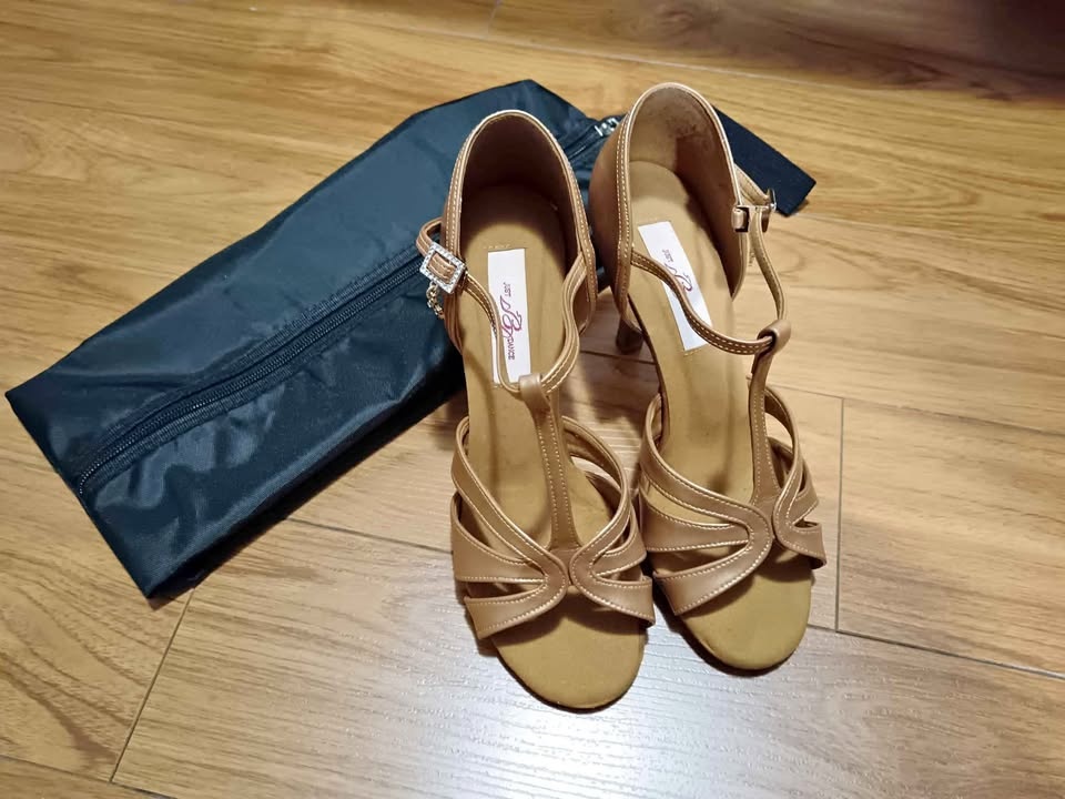 Professional Latin Dance Shoes size 8/ 8.5