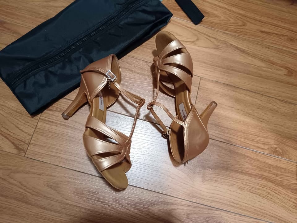 Professional Latin Dance Shoes size 8/ 8.5 - photo 2