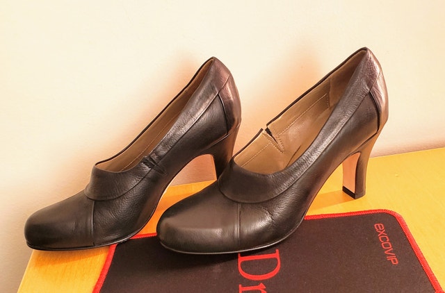 ANYI LU Black Heels Handmade in Italy Size 9