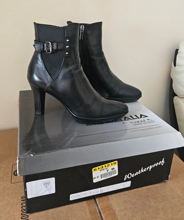 Aquatalia Black Leather Boots Size 7B - photo 2