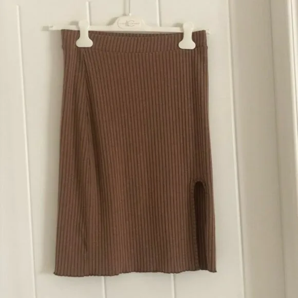VERA MODA Rib Knitted Brown Tones Straight Skirt image indicator(4)